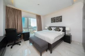 Luton Vacation Homes - Spacious Sea View apt, Royal Oceanic, Dubai Marina